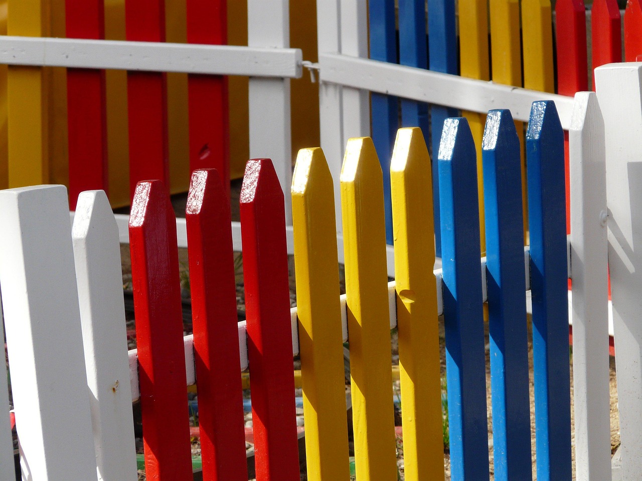 garden fence, paling, multicoloured, coloured, colorful, wood, red, yellow, blue, painted, fencing, limitation